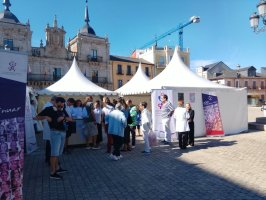 Acompañamos a los profesionales de la Farmacia en su carpa sanitaria en Ponferrada